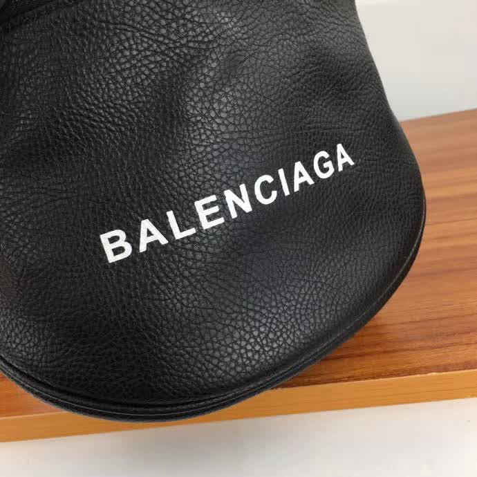 BALENCIAG巴黎世家 可口可樂相機包 巴黎世家 超暴款包包 男女通用  BL1222